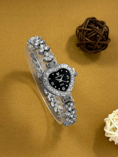 The Coeur bracelet watch colourway