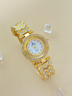 The Pave link watch detail